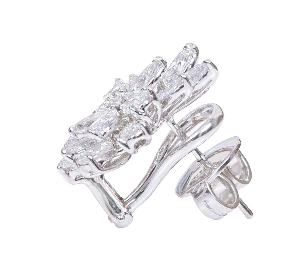 18 Karat White Gold 5.97 Carat Diamond Modulation Cocktail Stud Earrings For Sale 1