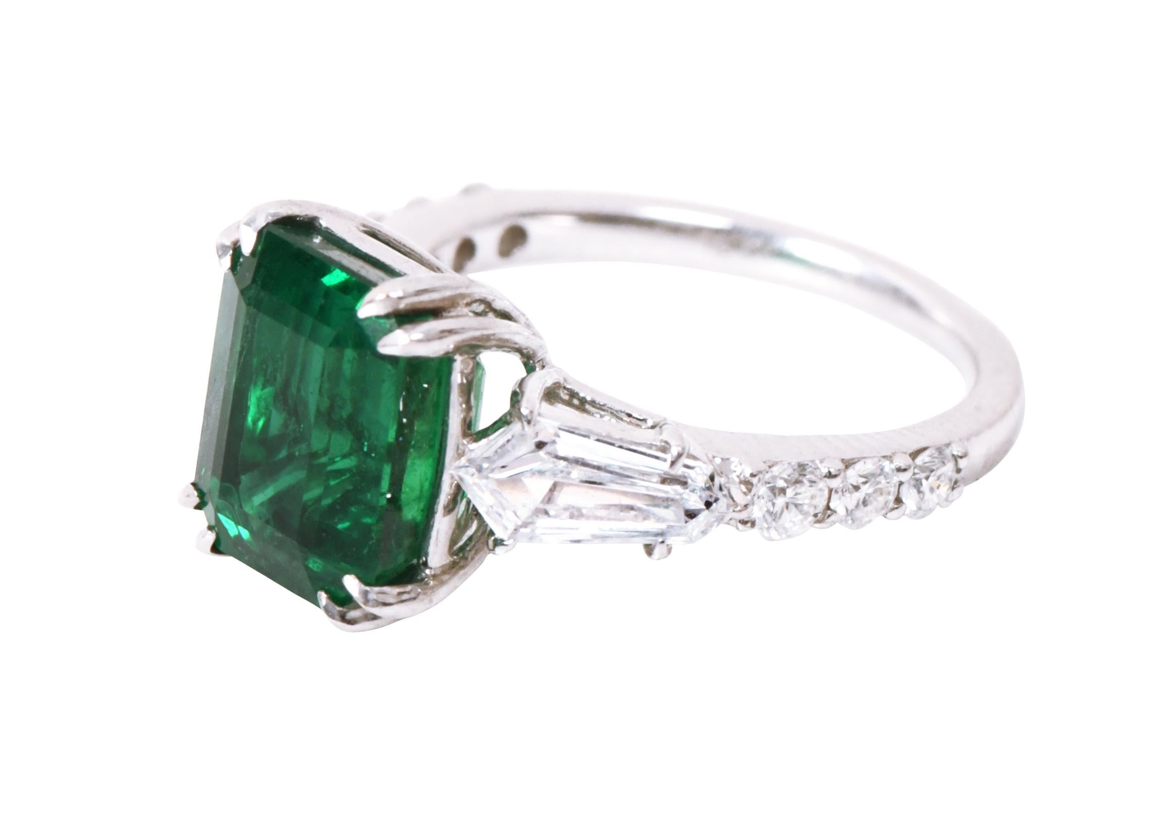 Emerald Cut 18 Karat White Gold 6.24 Carat Vivid Green Emerald and Diamond Cocktail Ring For Sale