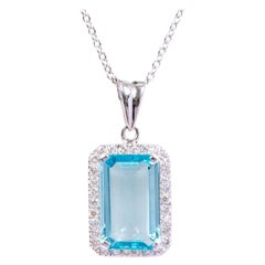 18 Karat White Gold 6.27 Carat Aquamarine and Diamond Cluster Pendant Necklace