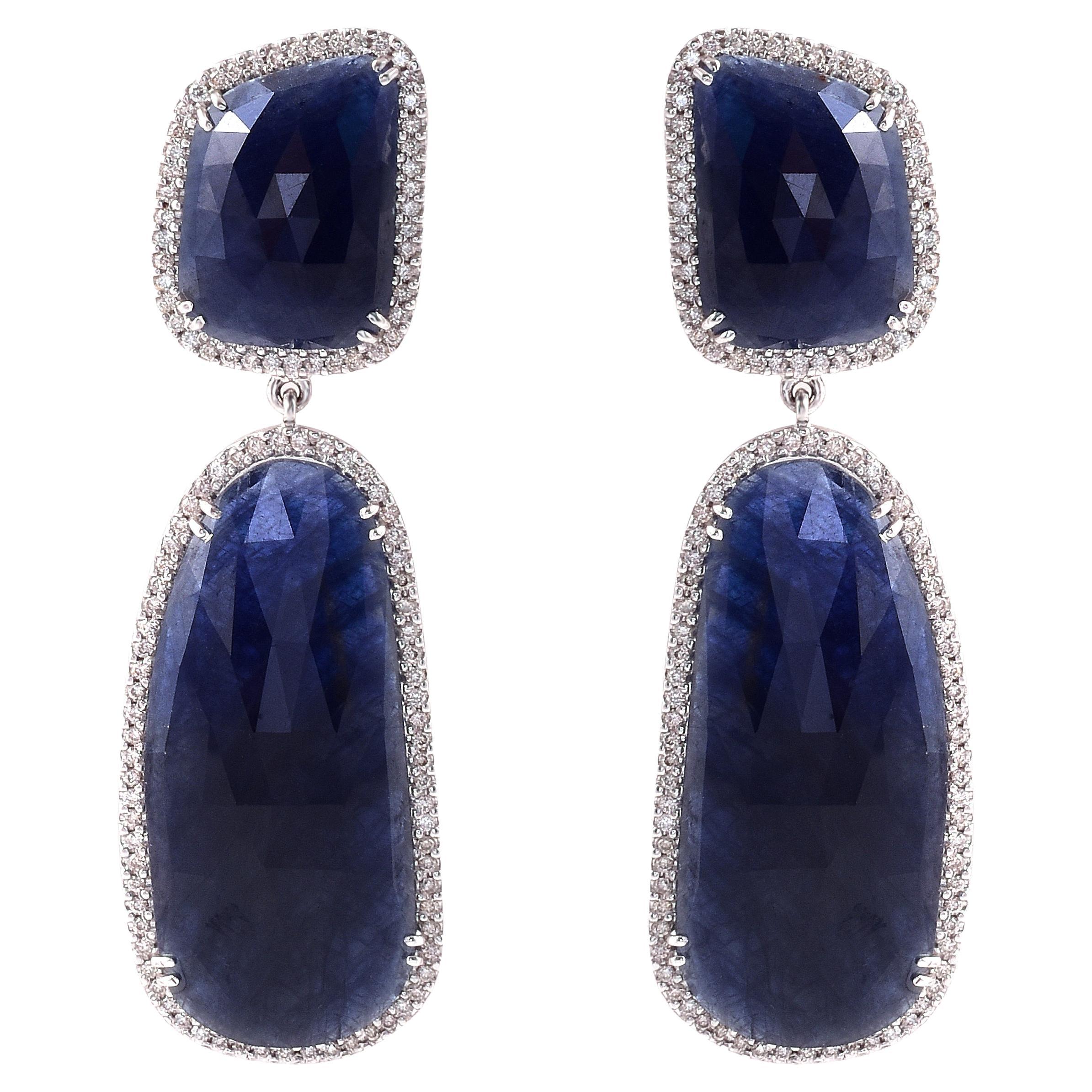 Boucles d'oreilles pendantes cocktail en or blanc 18 carats avec saphir bleu de 64,57 carats et diamants
