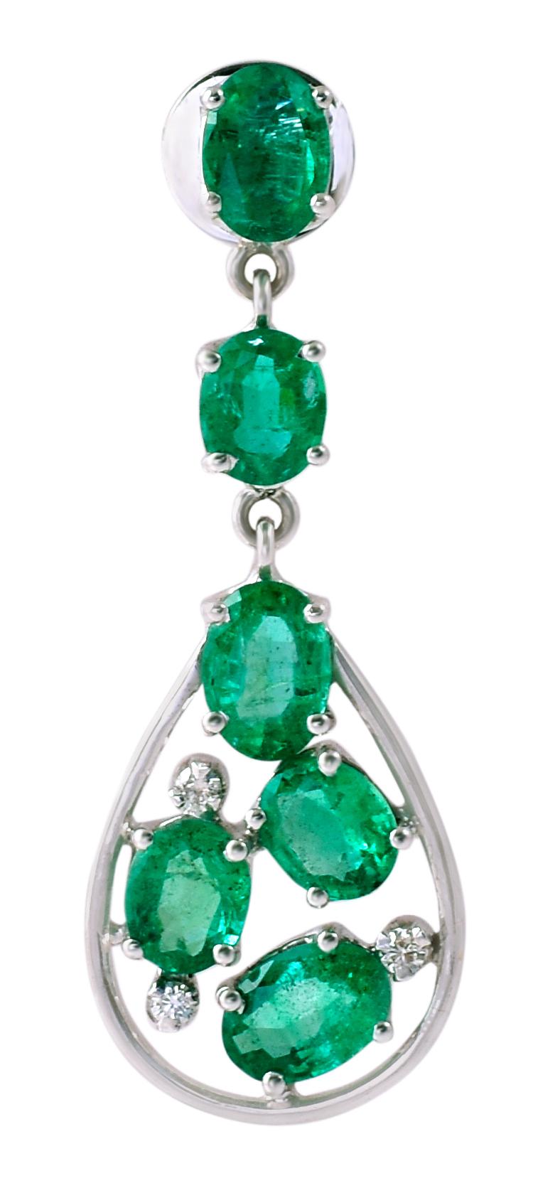 18 Karat White Gold 6.52 Carat Oval-Cut Emerald and Diamond Dangle Earrings In New Condition For Sale In Jaipur, IN