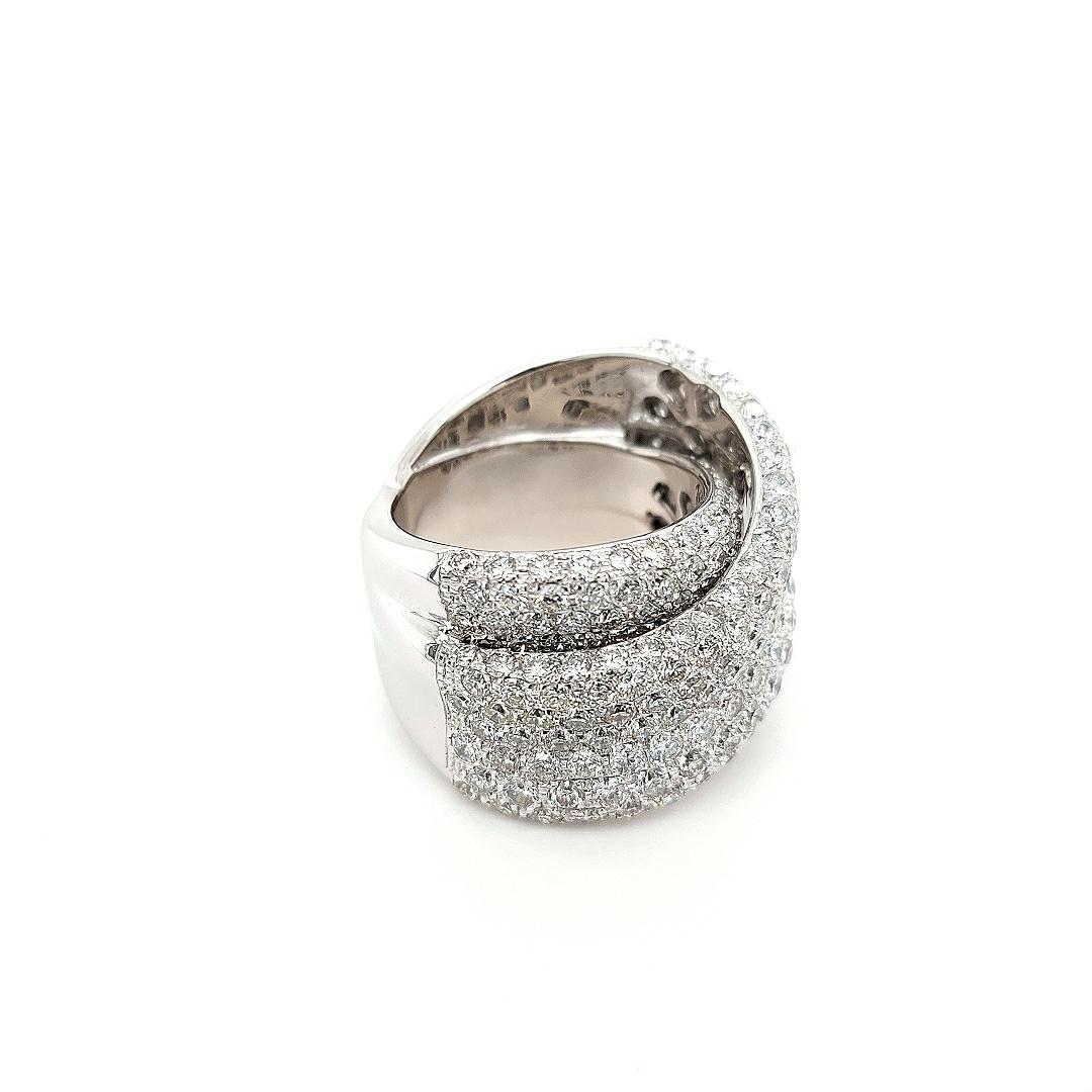 18kt White Gold 6.73ct Diamond Pavé Ring For Sale 5