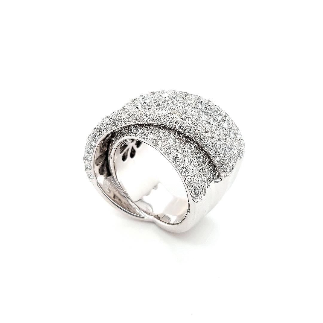 18kt White Gold 6.73ct Diamond Pavé Ring For Sale 6