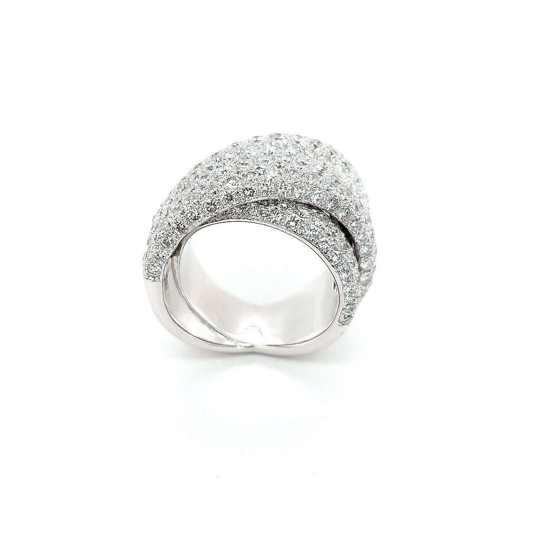 Women's or Men's 18kt White Gold 6.73ct Diamond Pavé Ring For Sale