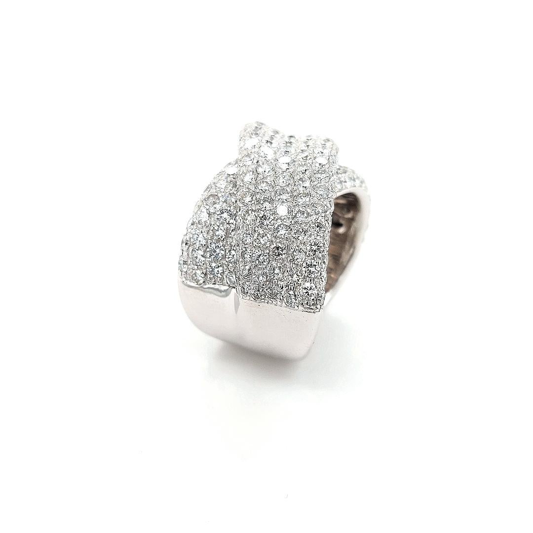 18kt White Gold 6.73ct Diamond Pavé Ring For Sale 1