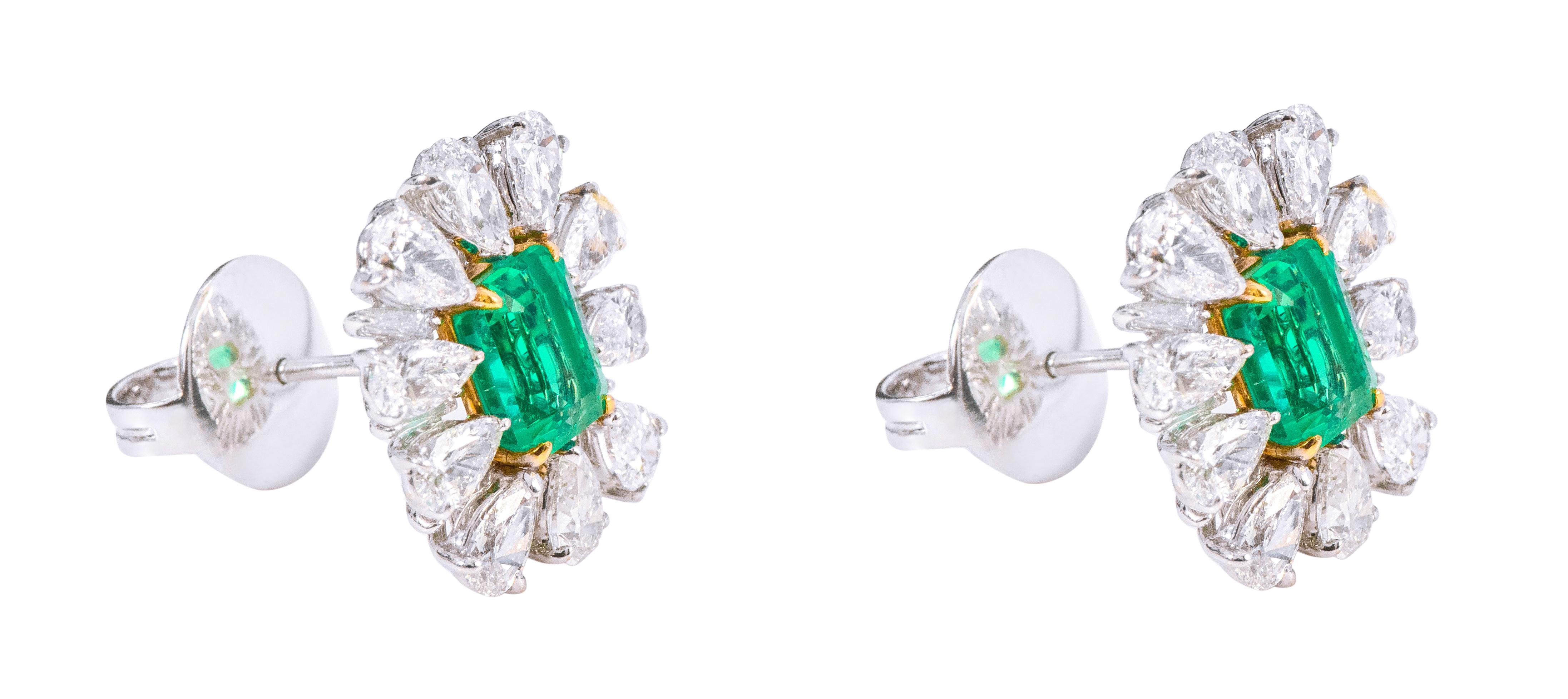 18 Karat White Gold 6.80 Carat Natural Emerald and Diamond Cluster Stud Earrings In New Condition For Sale In Jaipur, IN