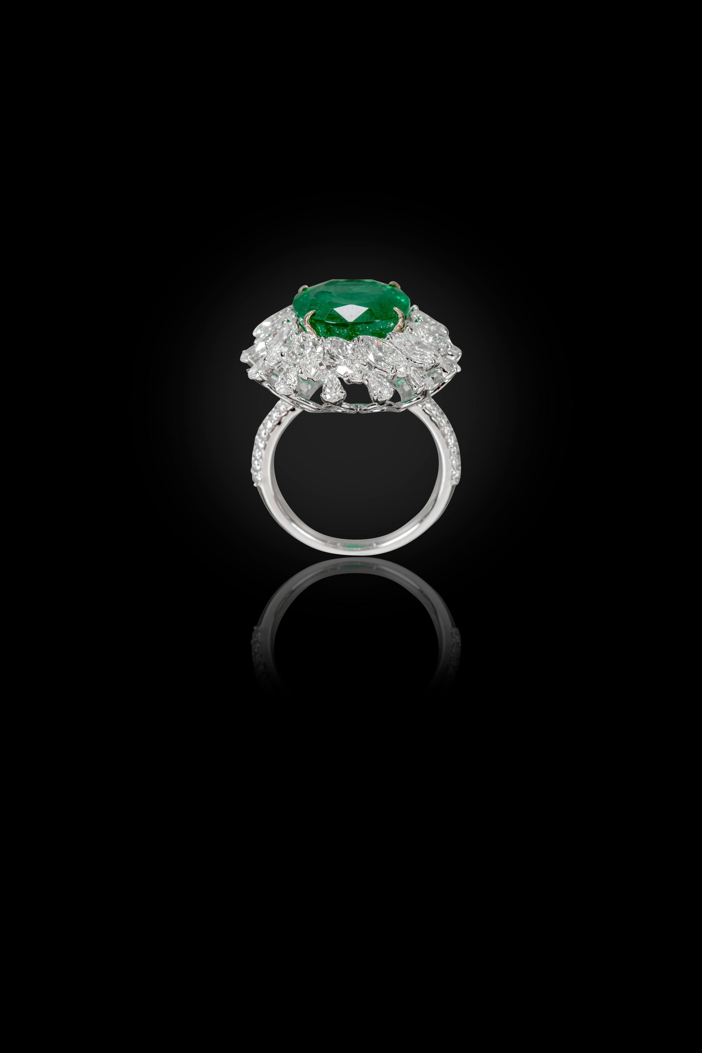 18 Karat Gold 6.98 Carat Natural Emerald and Diamond Cluster Statement Ring For Sale 1