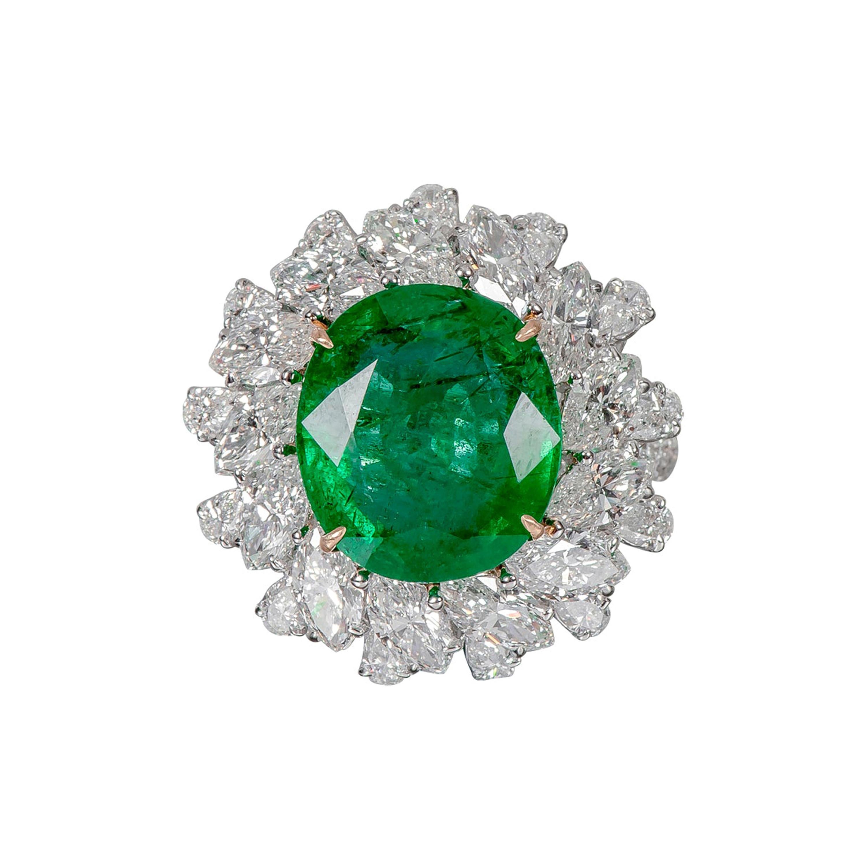 18 Karat Gold 6.98 Carat Natural Emerald and Diamond Cluster Statement Ring For Sale