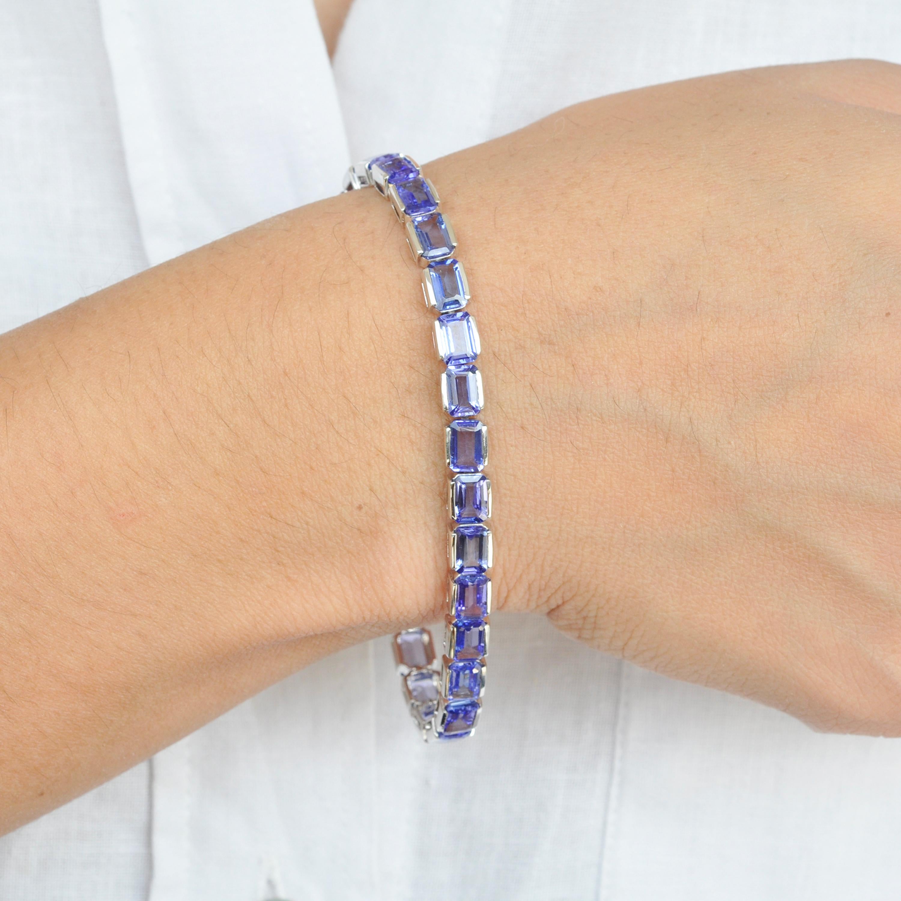 Modern 18 Karat White Gold Octagon Natural Tanzanite Tennis Line Bracelet For Sale