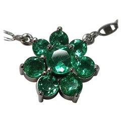 18 Karat White Gold 7-Stone Emerald Cluster Necklace