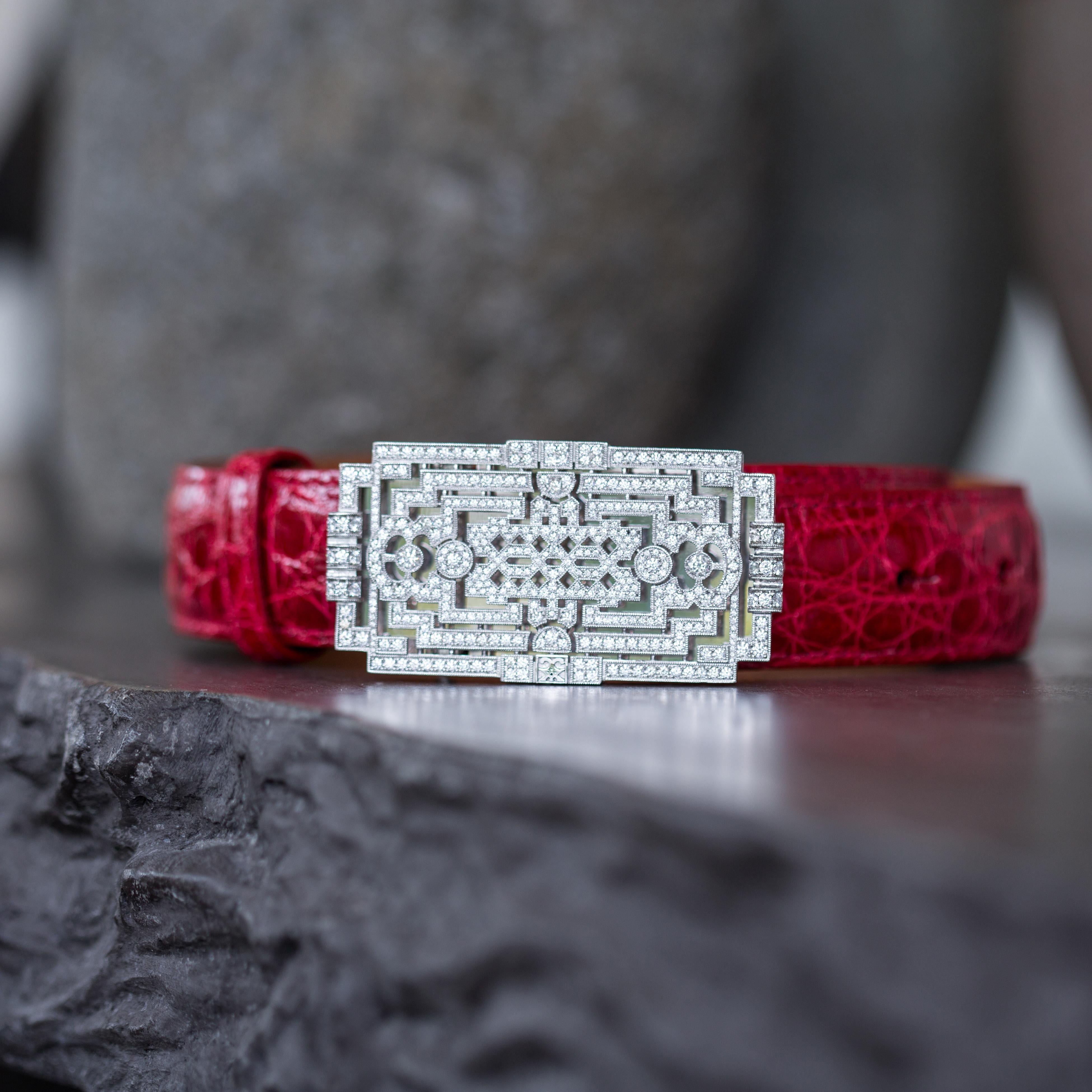 Minerva, the Goddess of Wisdom
Stately and bold, the Minerva Buckle is a contemporary design with symmetrical geometric blocking. Influenced by the art deco style made popular by the greatest thinkers and architects of the last century, the buckle