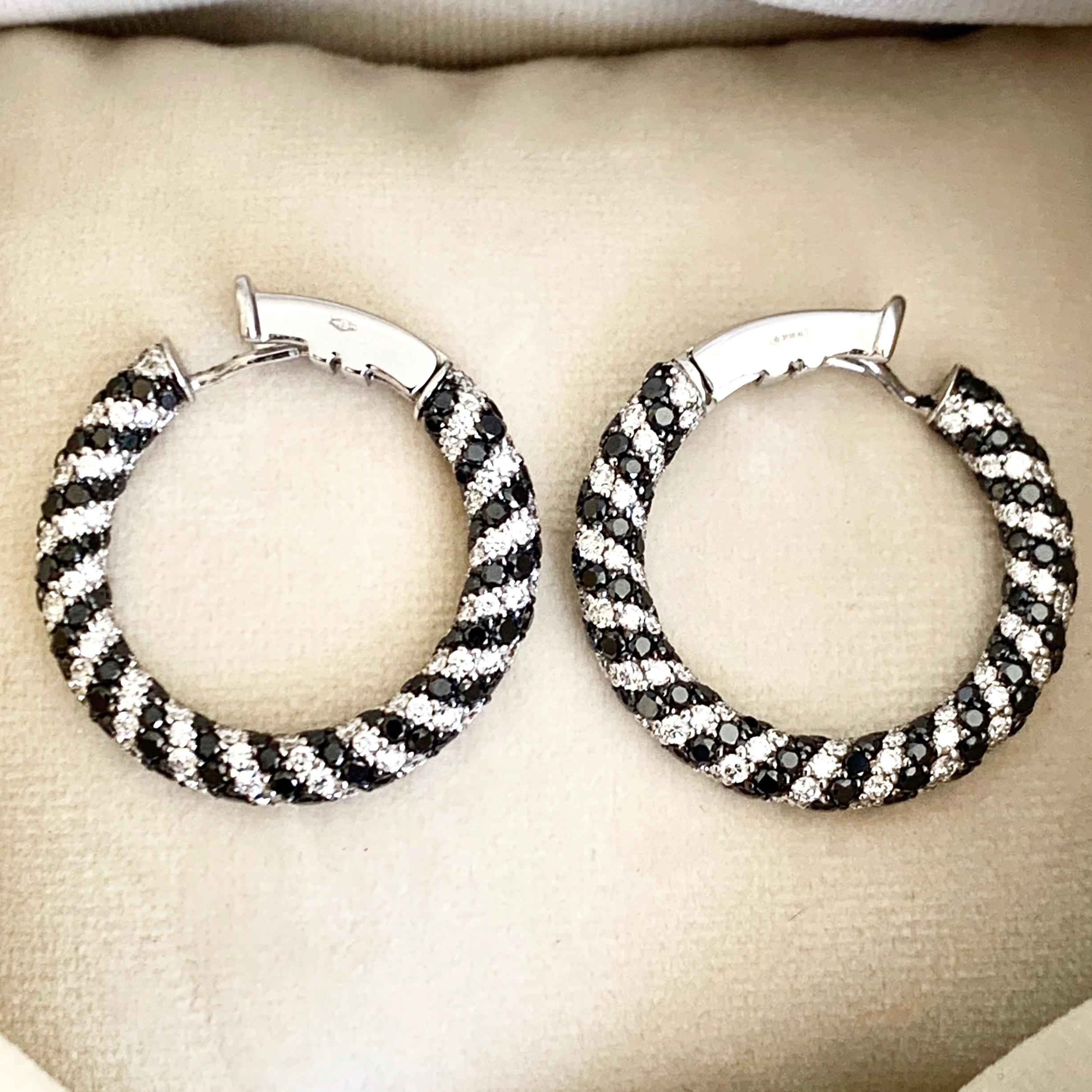 Contemporary 18 Karat White Gold 7.24 Carat Black and White Diamond Spiral Pave Hoop Earrings