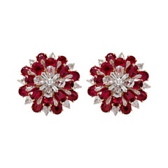 Clous d'oreilles fleur en or blanc 18 carats, rubis de 7,36 carats et diamants