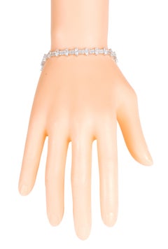 18 Karat White Gold 7.77 Carat Solitaire Diamond Tennis Contemporary Bracelet