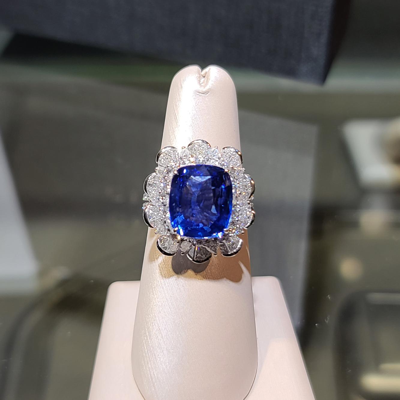 1 Sapp - 8.55 ct    GRS2017-108800   Blue / H / Sri Lanka
Carat Weight: 8.55ct  / Shape and cut: Cushion / Modified Billiant
Colour: Blue  / Treatment: H
Origin: Sri Lanka
Cert: GRS2017-108800
White Diamond Weight: 1.76 ct / Dia 90 pcs
TP  Diamond