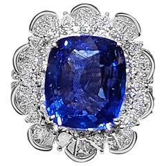 Anillo de oro blanco de 18 quilates con diamantes talla cojín y zafiro de Sri Lanka de 8,55 quilates