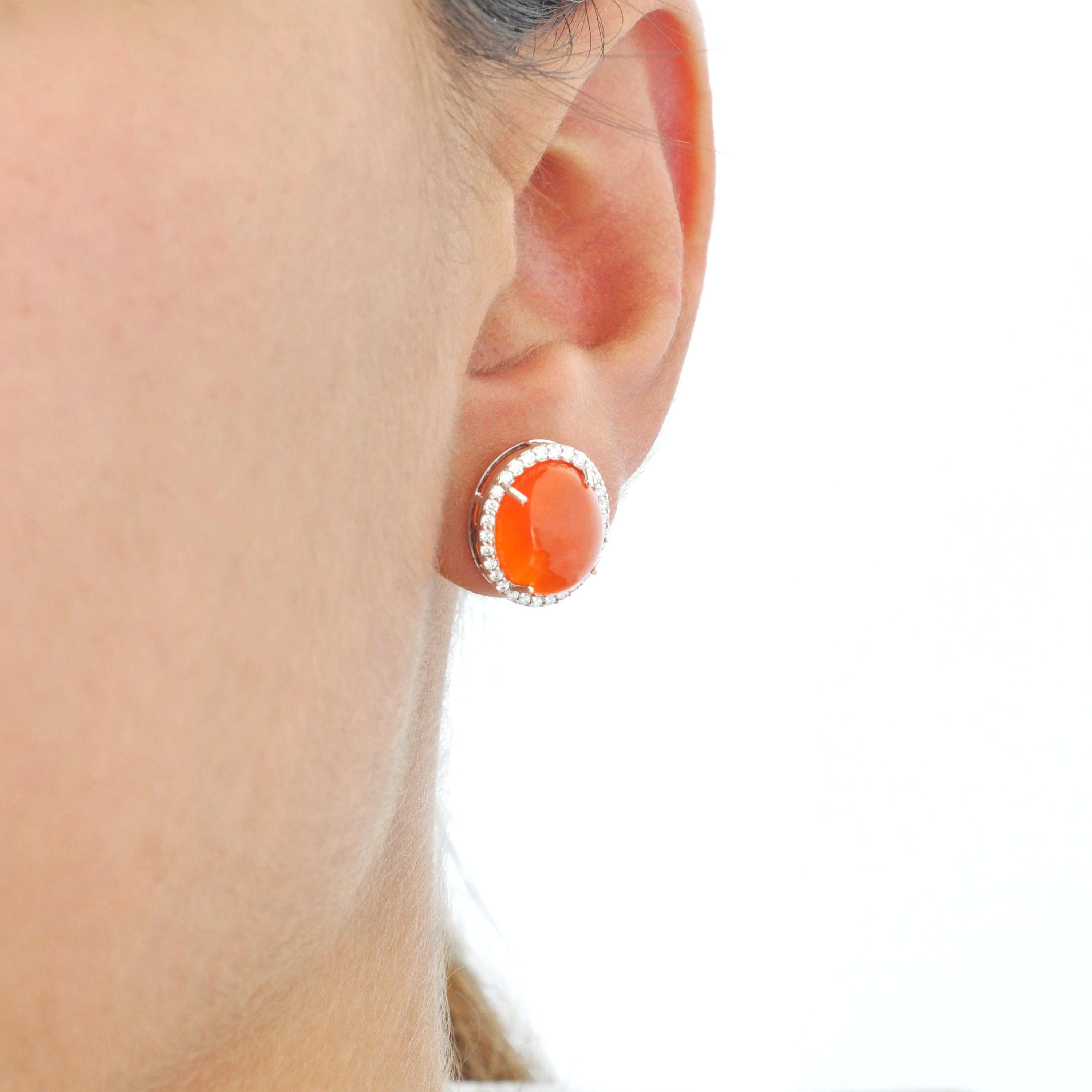 14 Karat White Gold 8.91 Carats Oval Mexican Fire Opal Diamond Halo Earrings in vendita 3