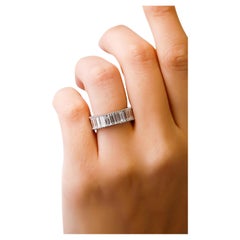 Anillo de oro blanco de 18 quilates con diamante de 9,0 quilates en talla baguette