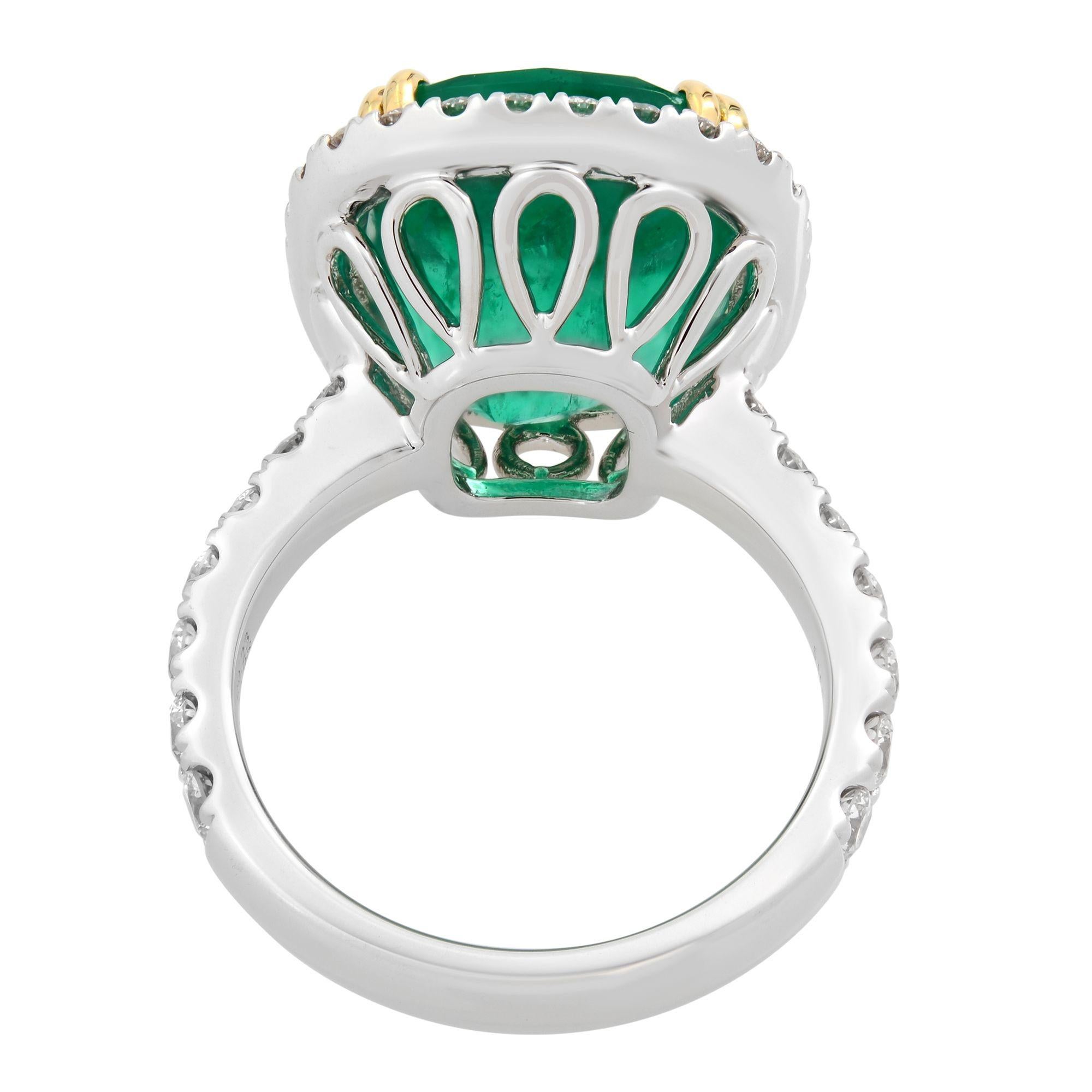 18 Karat White Gold 9.23ct Cushion Green Natural Emerald Diamond Halo Ring In New Condition For Sale In New York, NY