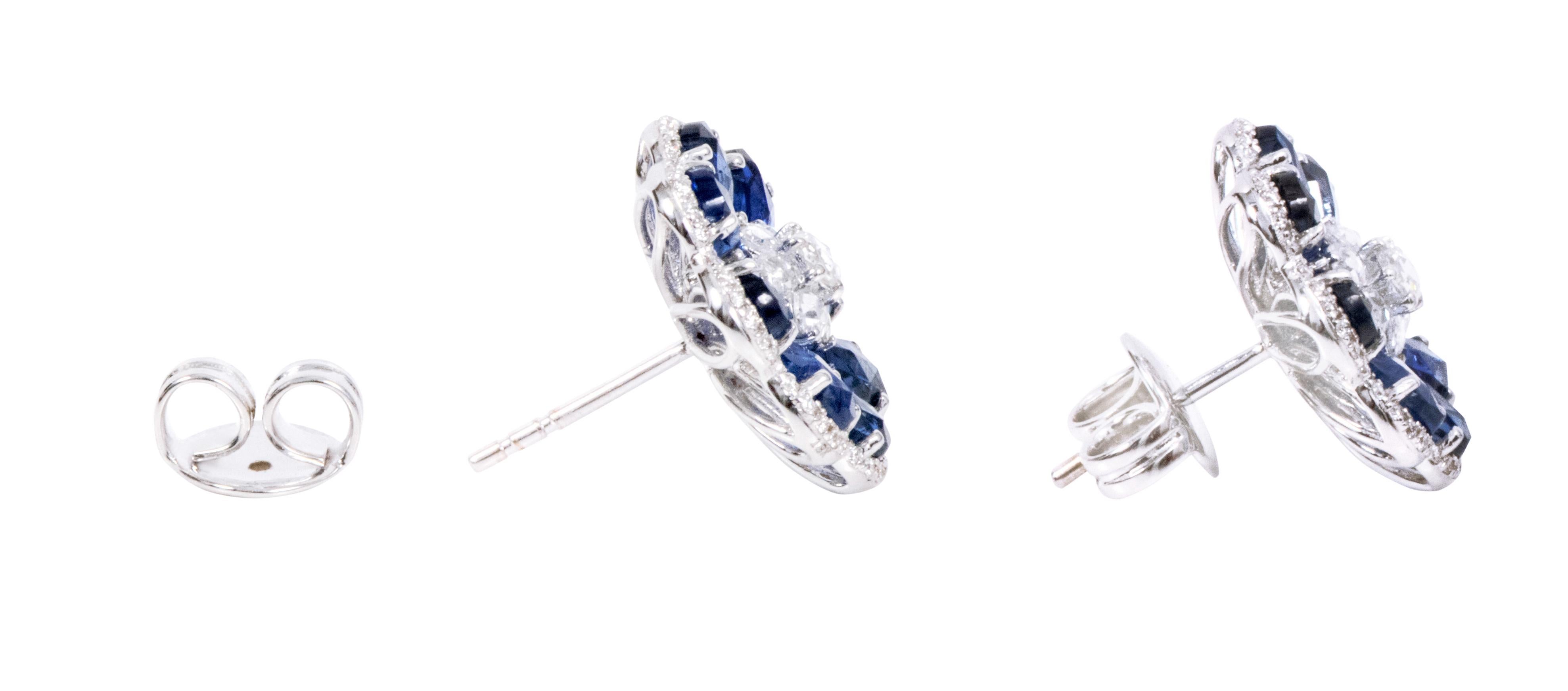 18 Karat White Gold 9.25 Carats Blue Sapphire and Diamond Flower Stud Earrings In New Condition For Sale In Jaipur, IN