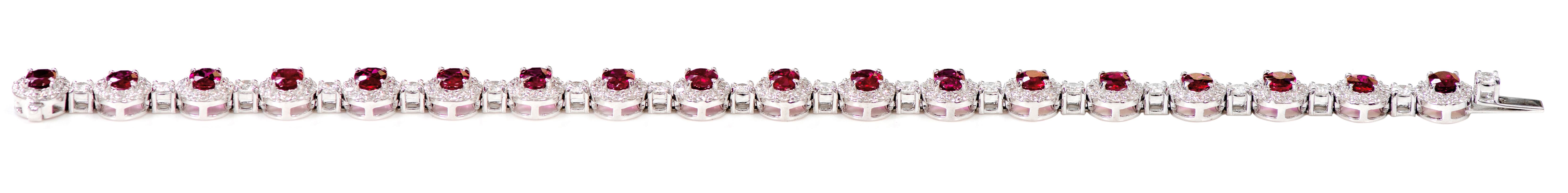 18 Karat White Gold 9.60 Carat Ruby and Diamond Cluster Modern Bracelet For Sale 1