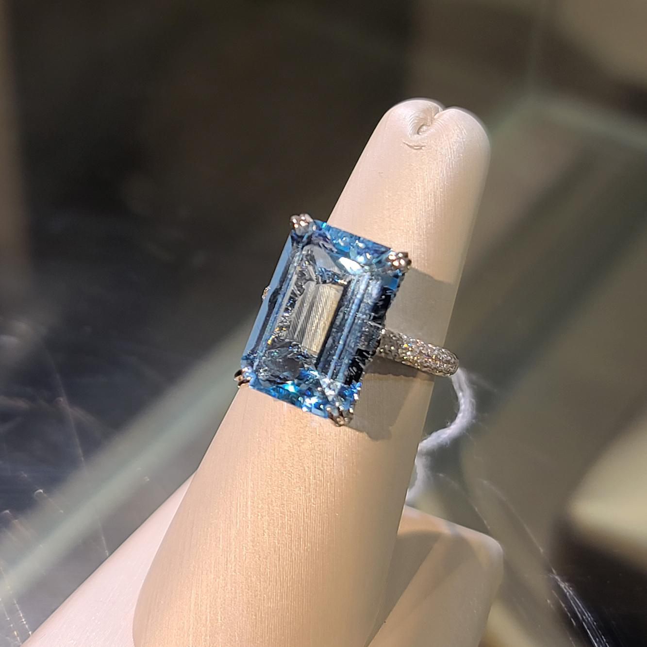 Modern GILIN 18K White Gold Diamond Ring with Aquamarine For Sale