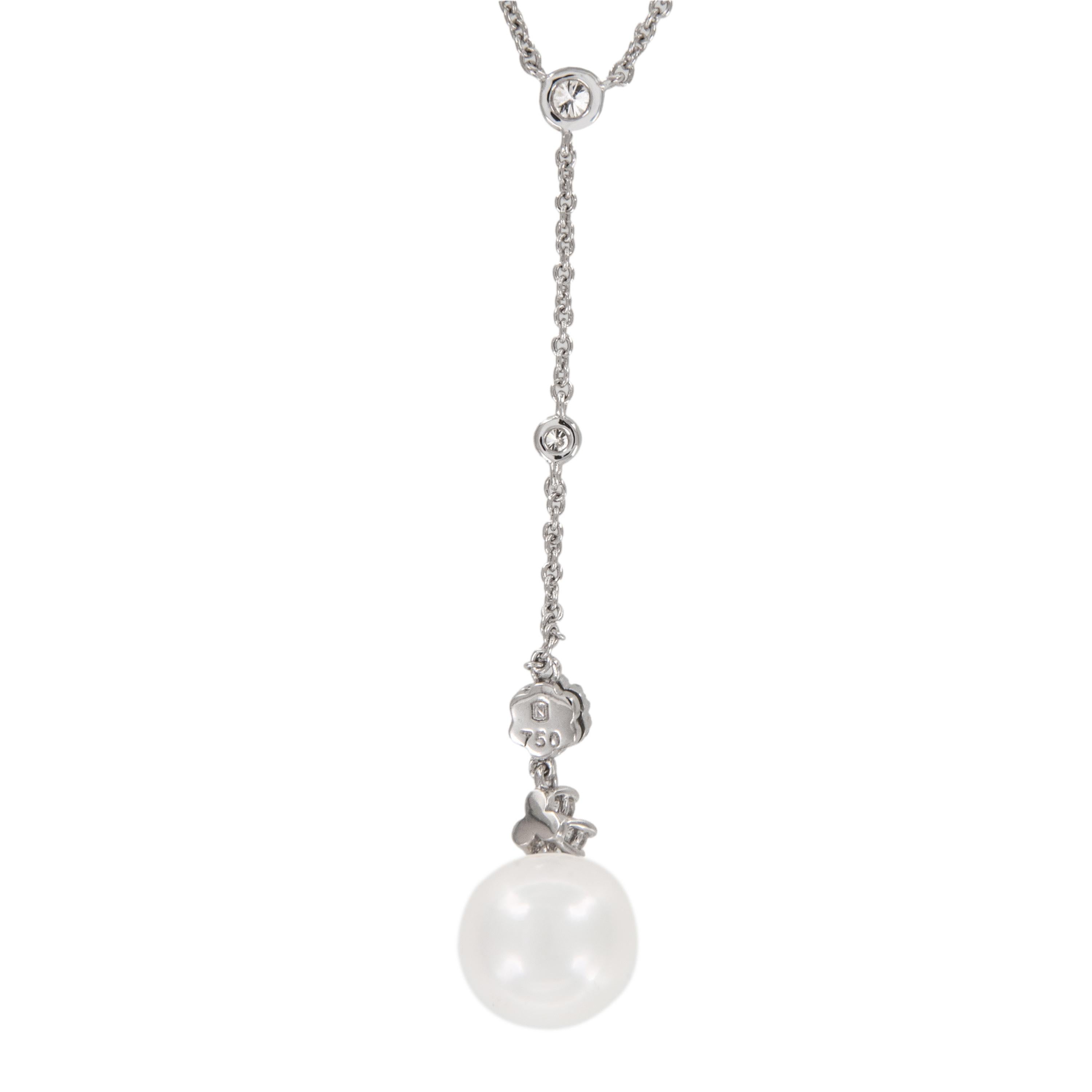 Contemporaneo Collana in oro bianco 18 carati AAA con perle coltivate e diamanti da 0,12 carati in vendita