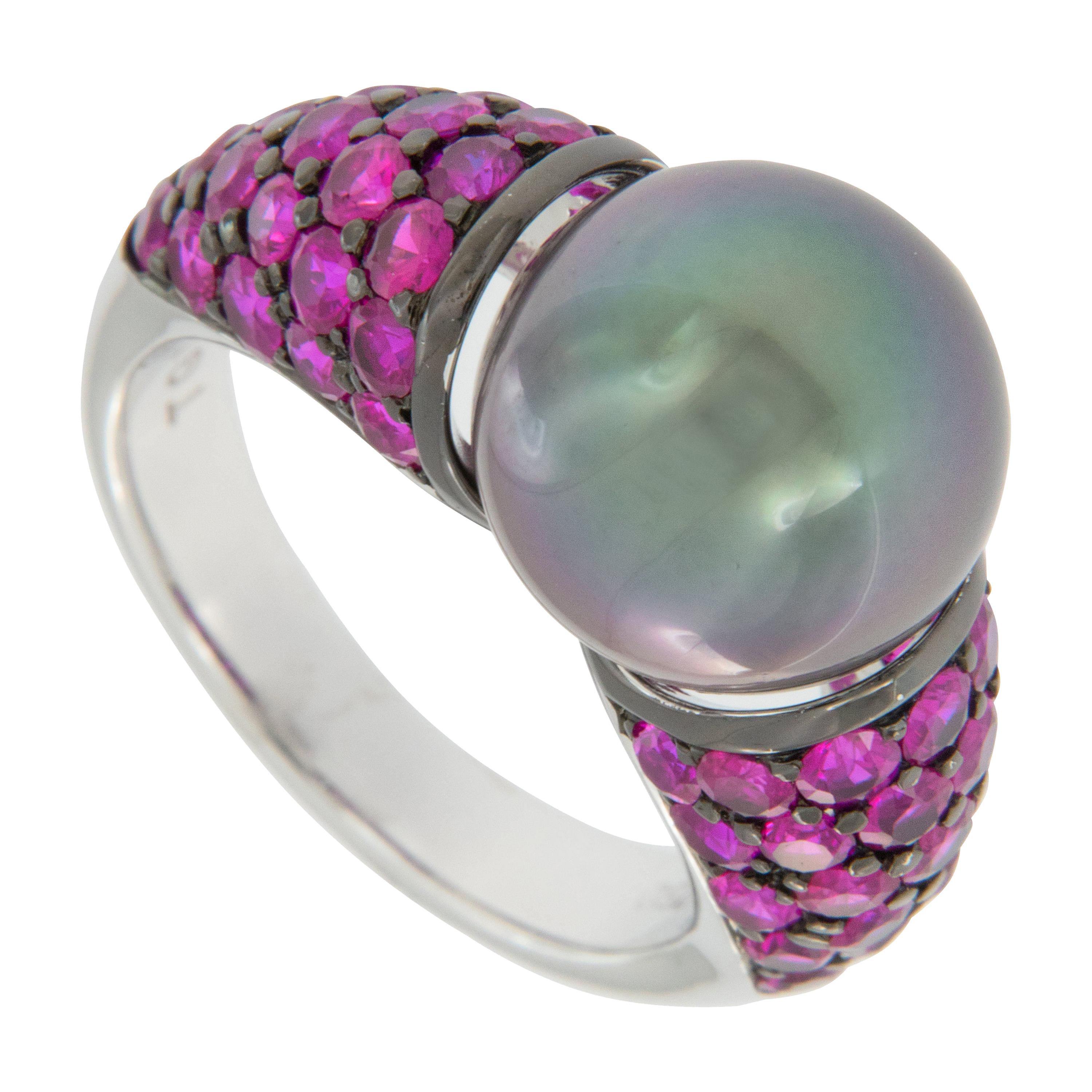 18 Karat White Gold AAA Tahitian Pearl and Pink Sapphire Ring For Sale