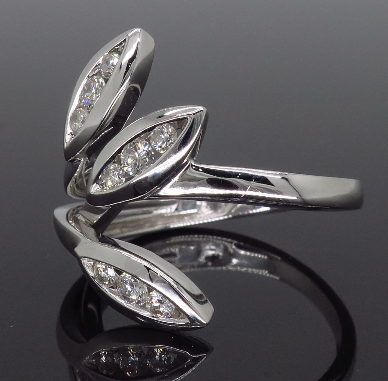 18 Karat White Gold Abstract Leaf Diamond Ring In New Condition In Webster, NY