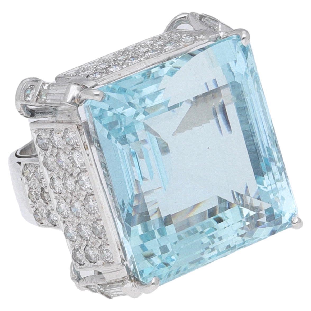 18 Karat White Gold Aquamarine Diamonds Cocktail Ring For Sale