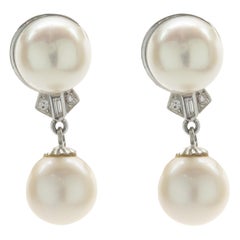 Boucles d'oreilles en goutte Akoya en or blanc 18 carats et diamants