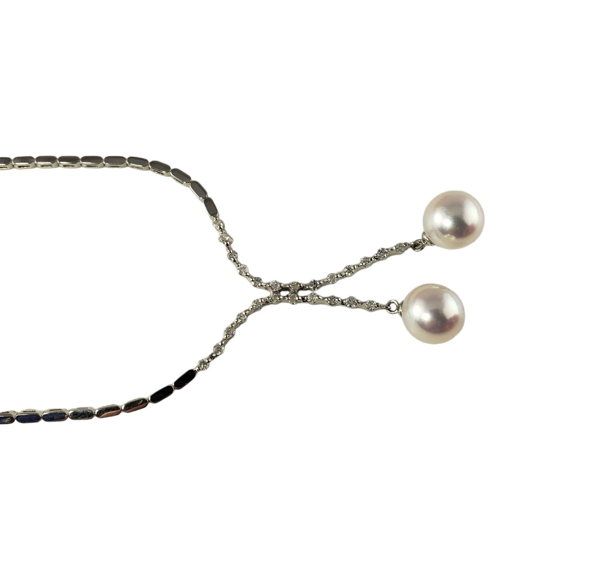 Vintage 18 Karat White Gold Akoya Pearl and Diamond Necklace JAGi Certified-

This exquisite drop necklace features 25 round brilliant cut diamonds and two Akoya pearls (9.6 mm each) set in beautifully detailed 18K white gold.

Total diamond weight: