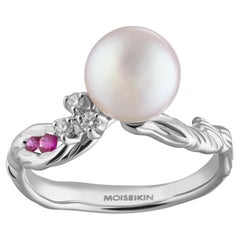 Bague fleur en or blanc 18 carats avec perle d'Akoya et diamant par MOISEIKIN