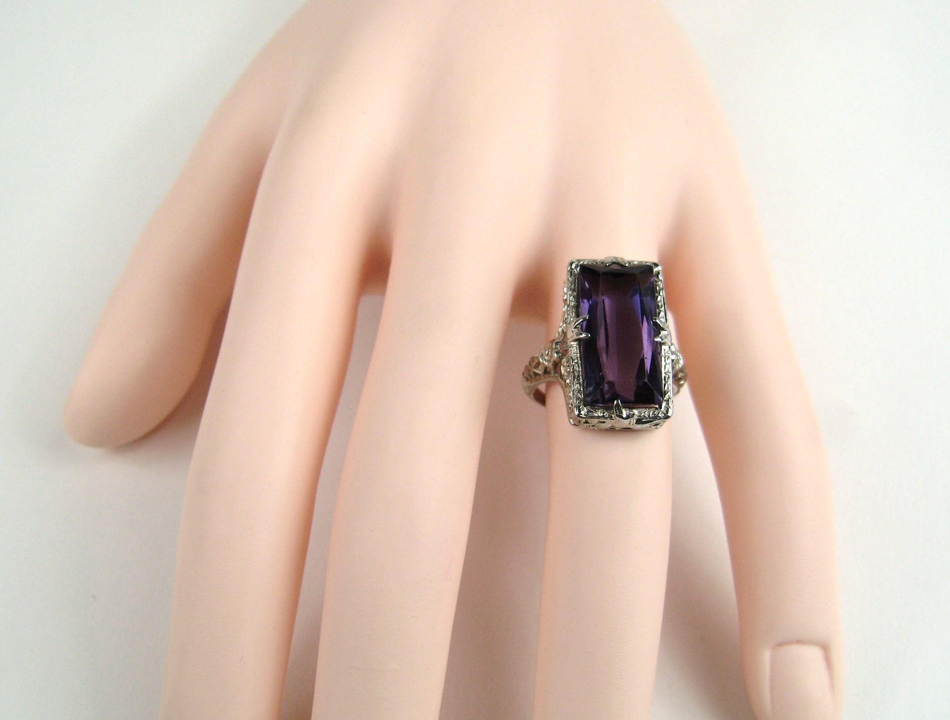 18 Karat White Gold Amethyst Art Deco Ring, 1920s In Good Condition In Wallkill, NY