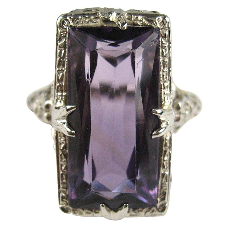 18 Karat White Gold Amethyst Art Deco Ring, 1920s