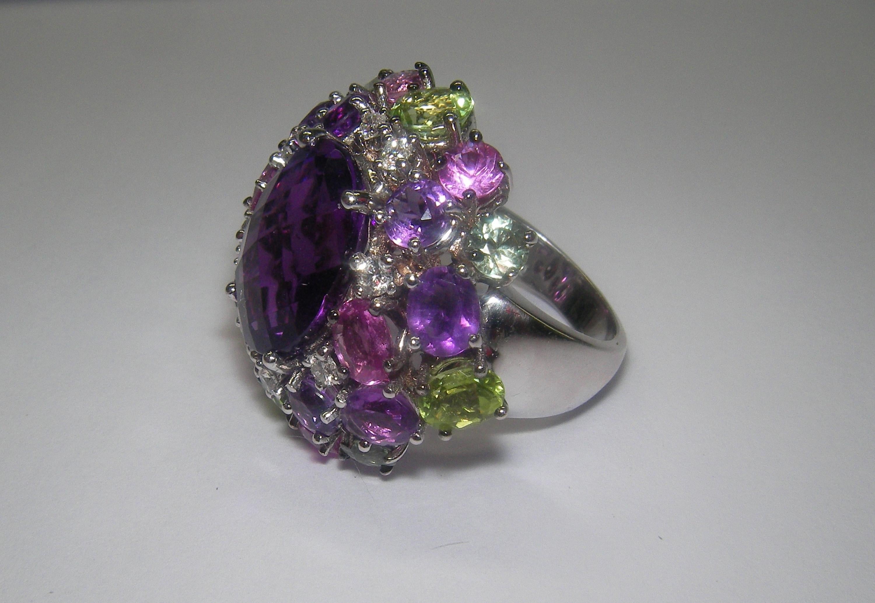 18 Karat Weißgold Amethyst-Diamanten und mehrfarbiger Cocktail-Ring für Damen oder Herren im Angebot