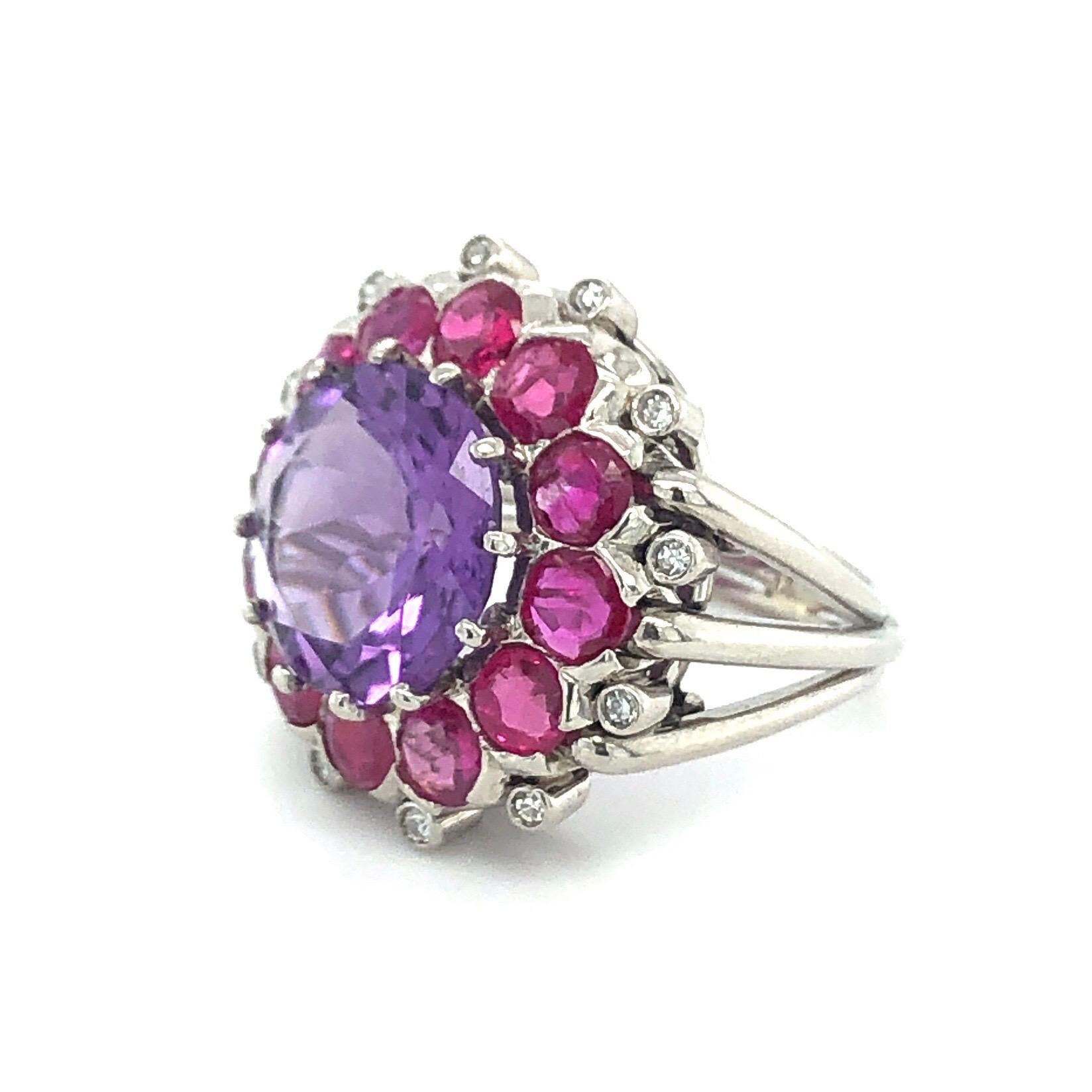 18 Karat White Gold Amethyst Ruby and Diamond Cocktail Ring In Good Condition For Sale In Zurich, CH