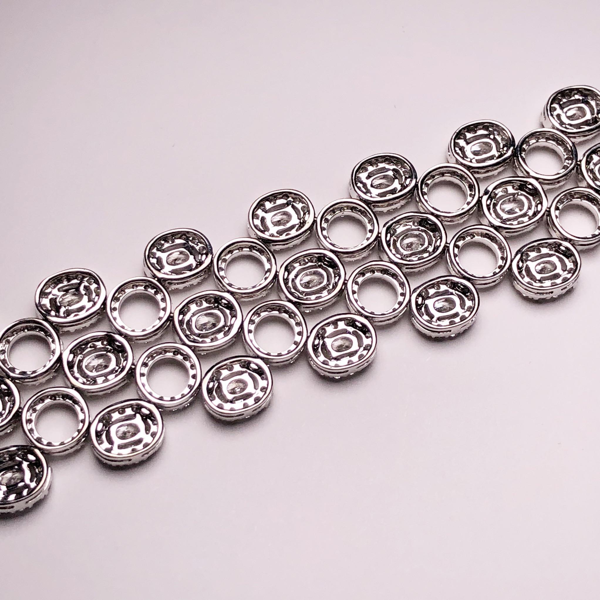 18 Karat White Gold and 15.07 Carat Diamond Bracelet In New Condition For Sale In New York, NY