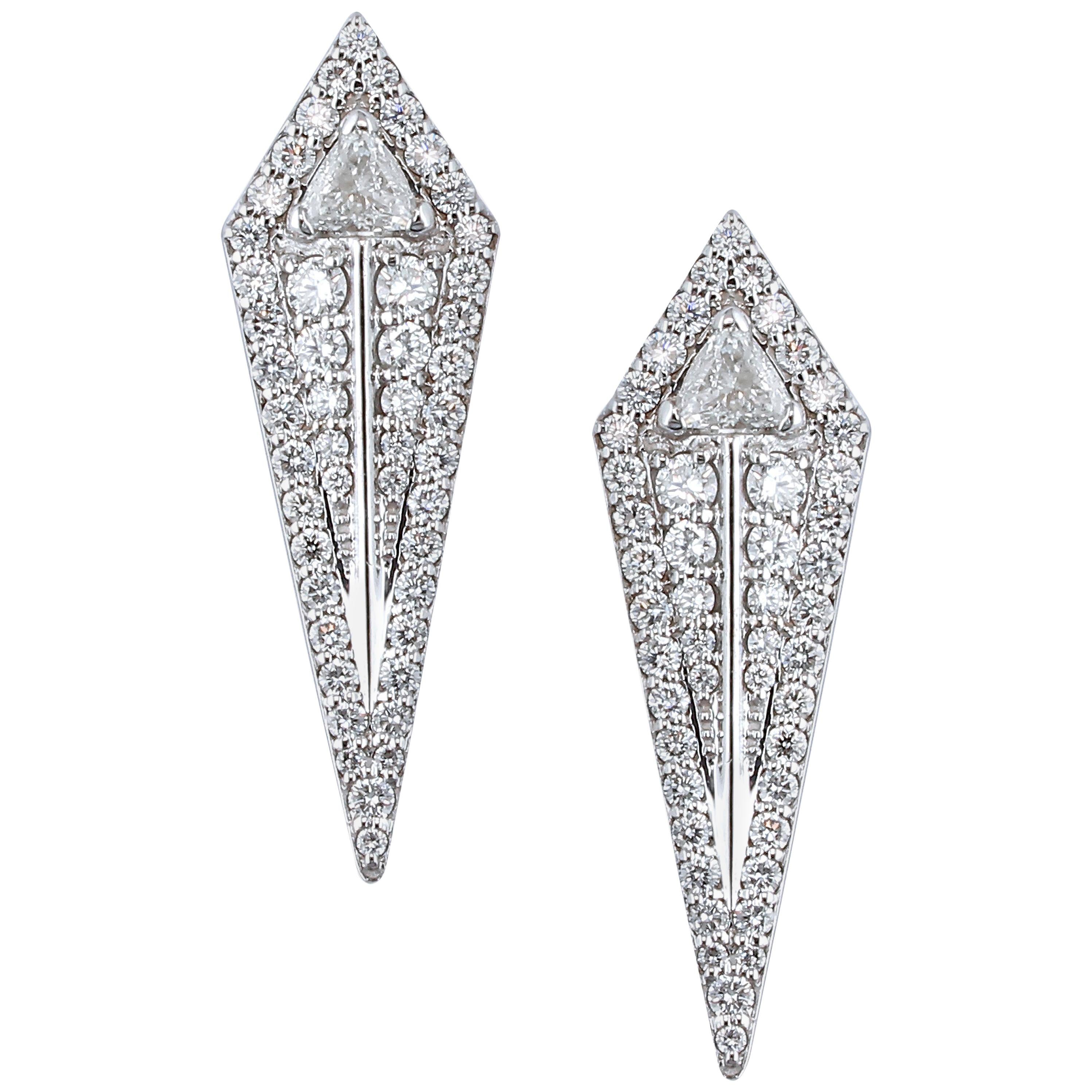 18 Karat White Gold and 1.66 Carat Colorless Diamond Arrow Studs Earrings For Sale