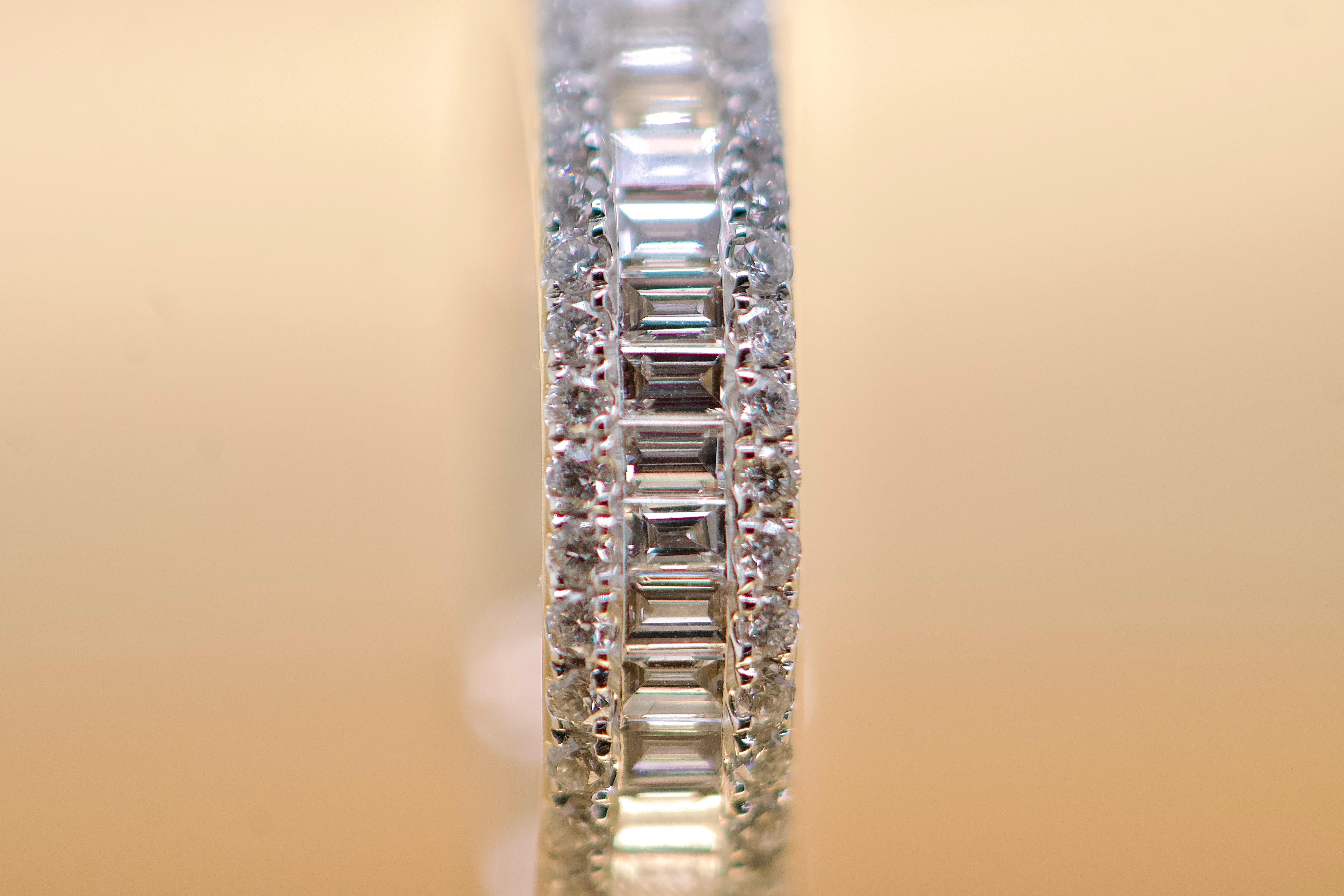 Alliance en or blanc 18 carats et diamants de 1,79 carat Neuf - En vente à Vannes, FR