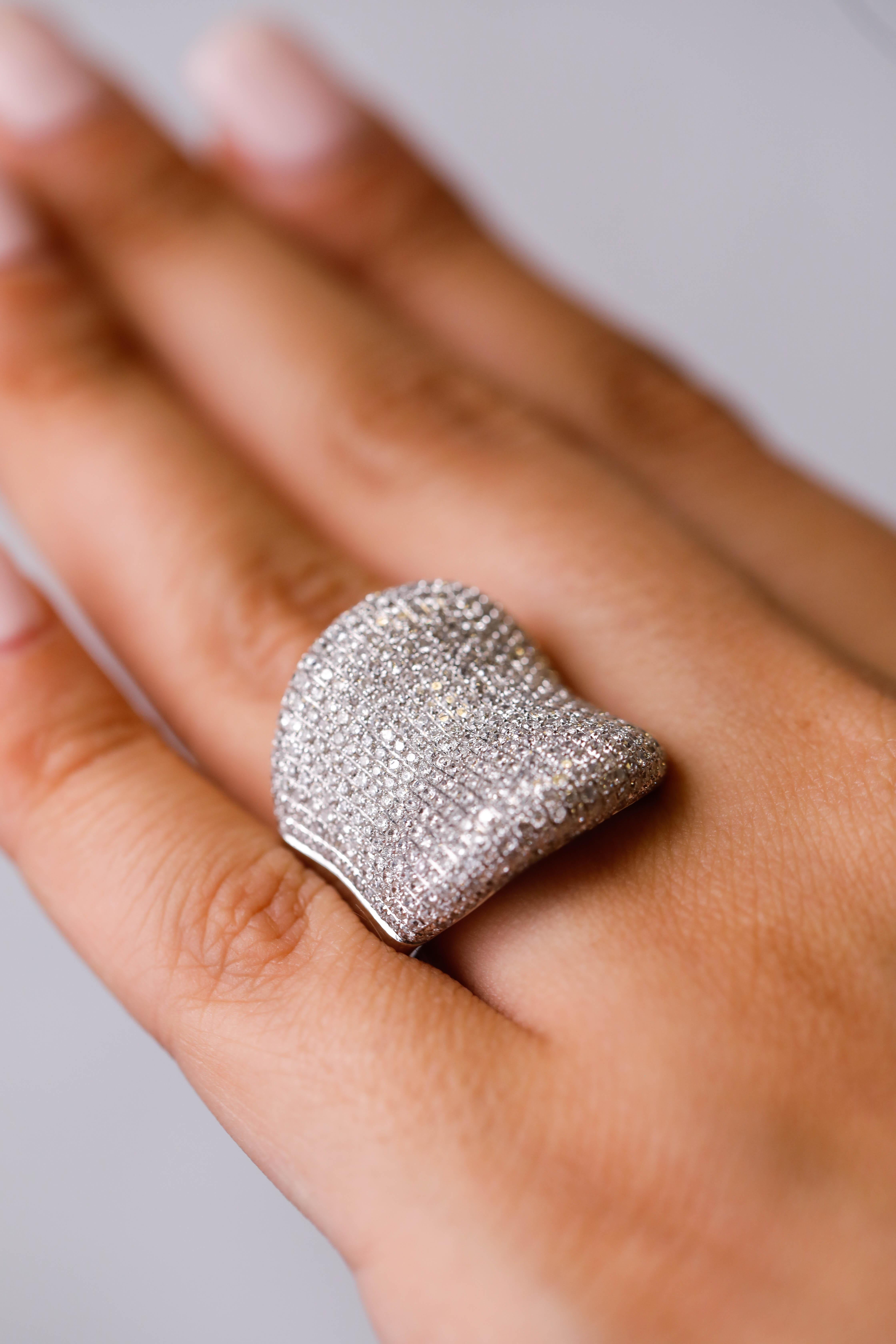 2.85 tcw Diamond Accent Pave Wide Cocktail ring in 18k White Gold Ring Neuf - En vente à New York, NY
