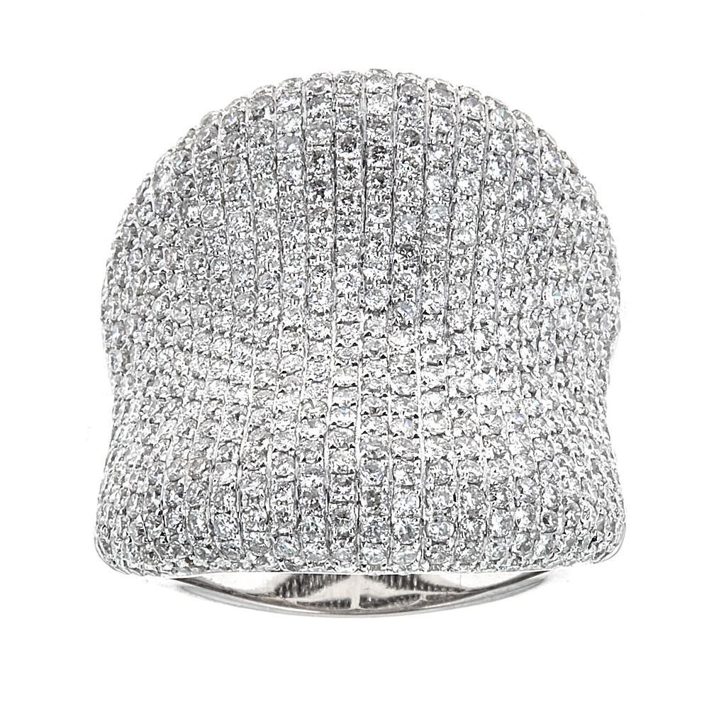 Contemporain 2.85 tcw Diamond Accent Pave Wide Cocktail ring in 18k White Gold Ring en vente