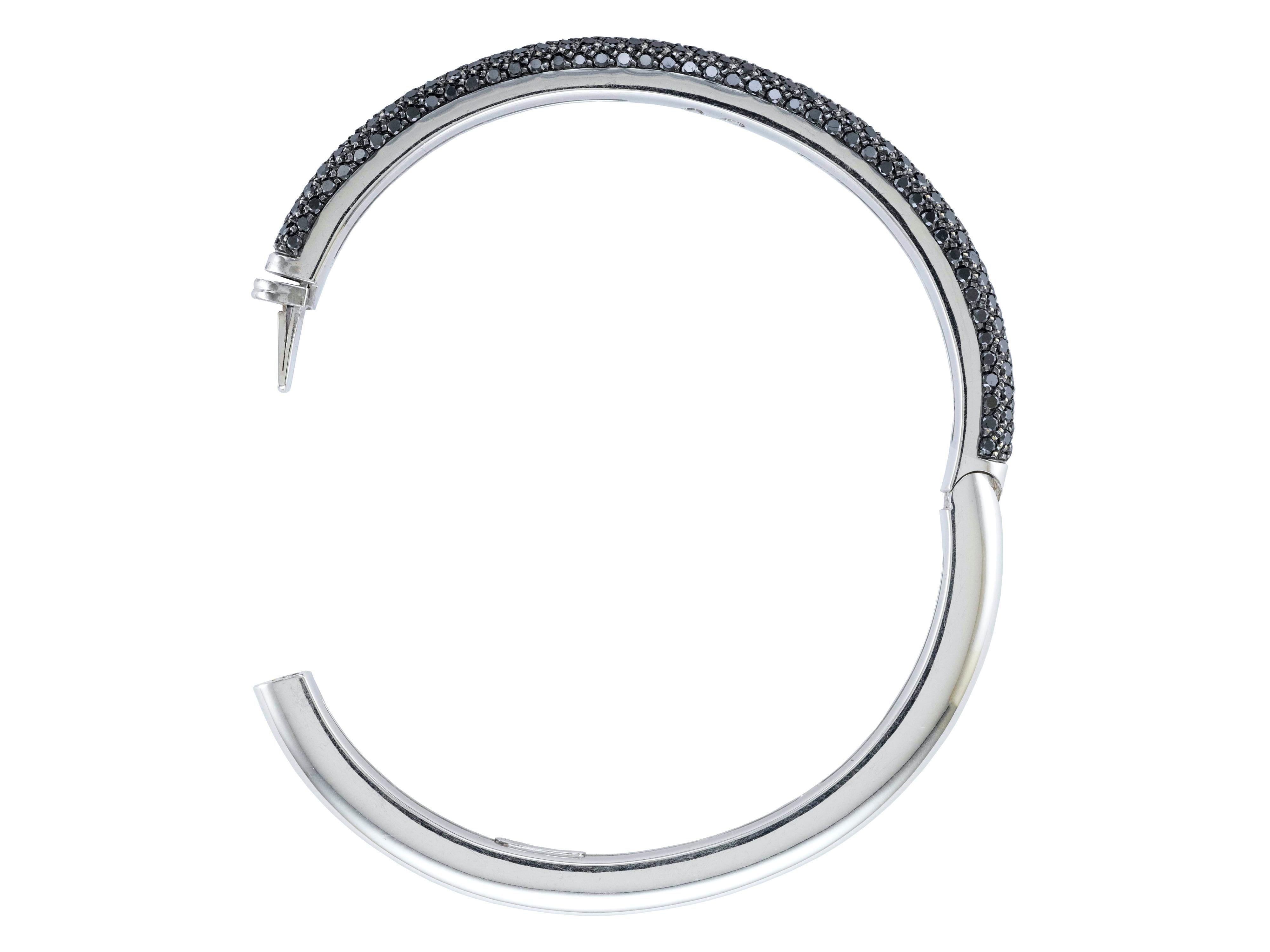 Solid 18 Karat white gold bangle embellished with five rows of black Diamonds pave for ct. 3.92
Made in Italy by Giorgio Visconti, a brand with a long tradition of jewelry manufacturing.
The bracelet has a plunger clasp and weighs gr 34.00
The