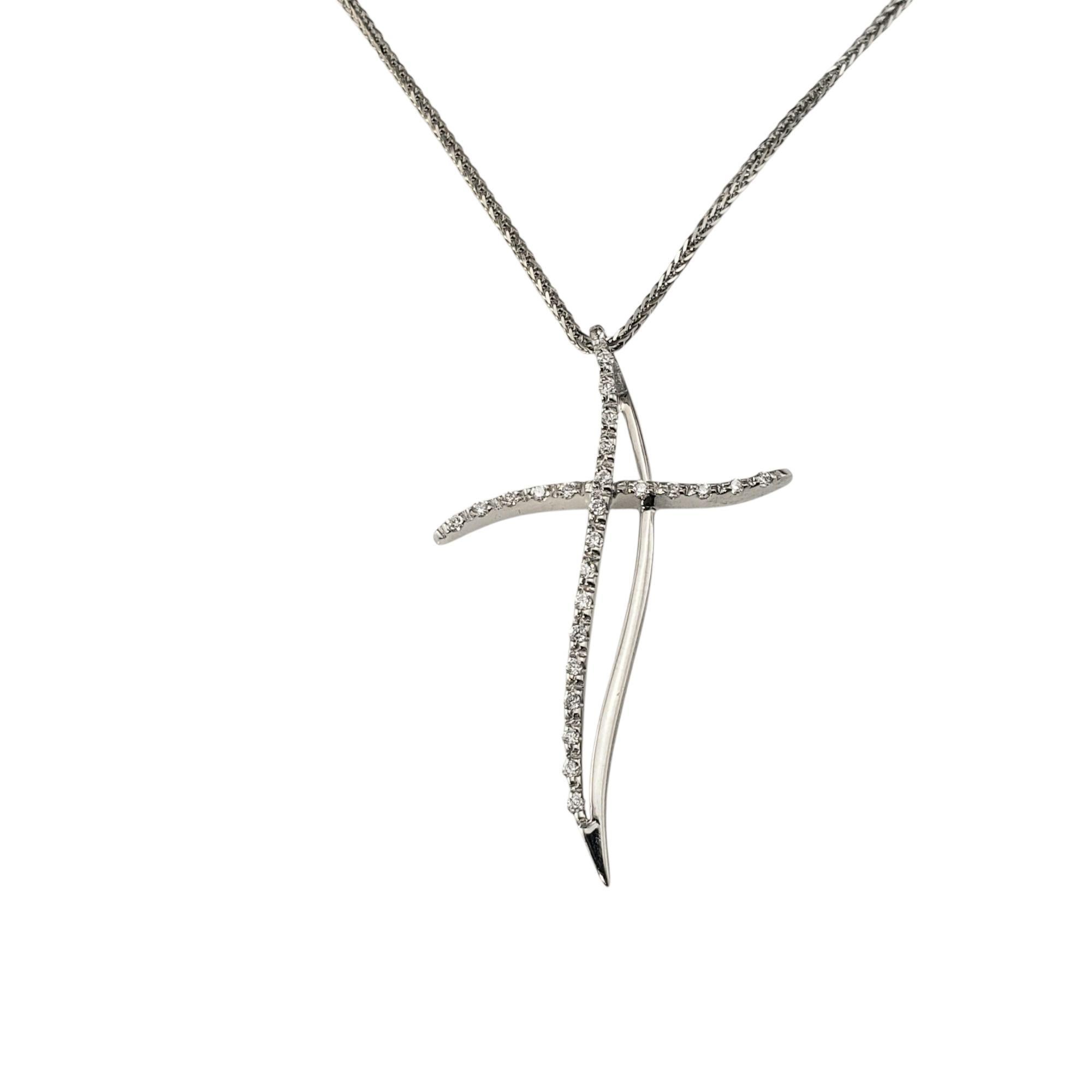 Donna Collana con ciondolo a croce in oro bianco 18 carati e pietre chiare #22220 in vendita