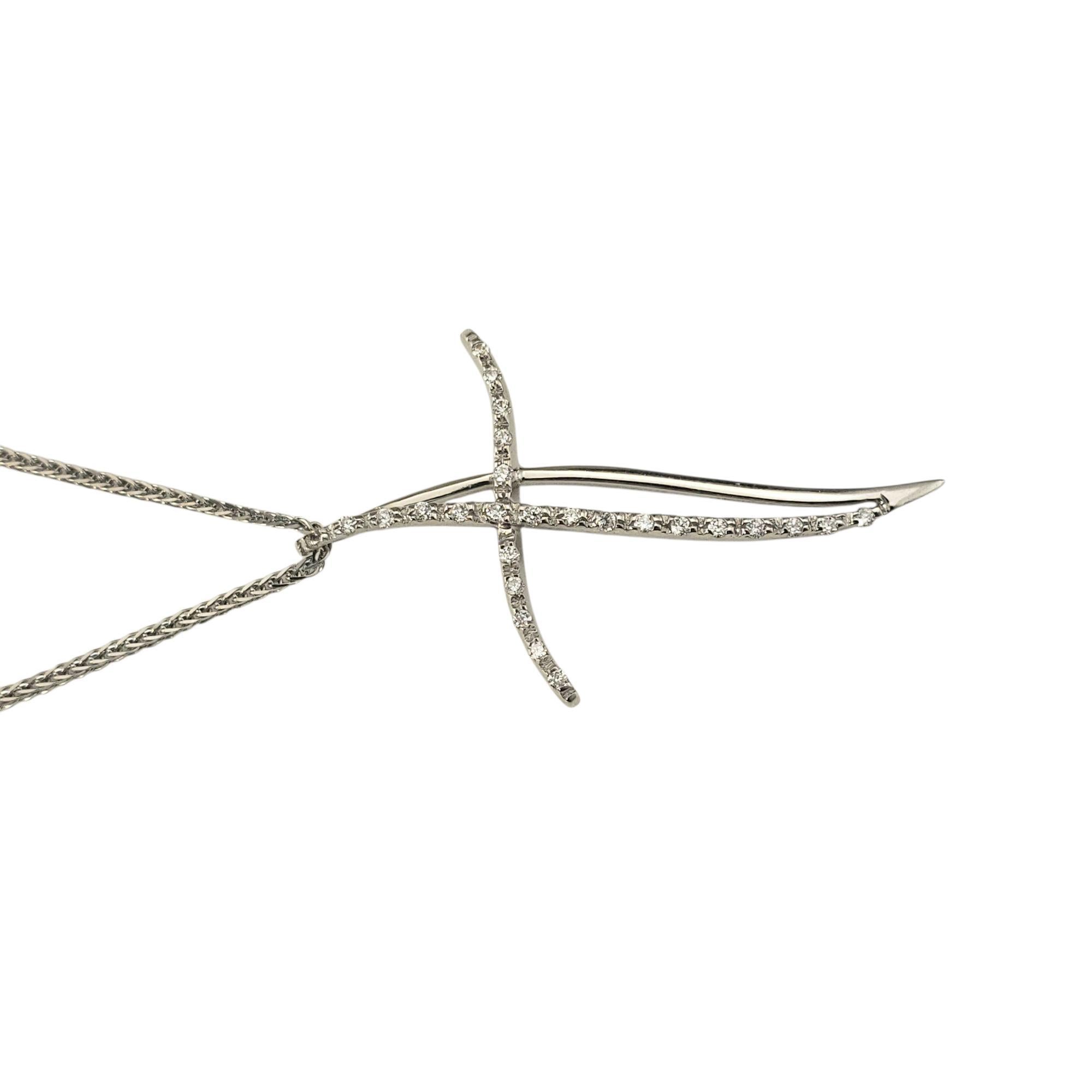 Collana con ciondolo a croce in oro bianco 18 carati e pietre chiare #22220 in vendita 1