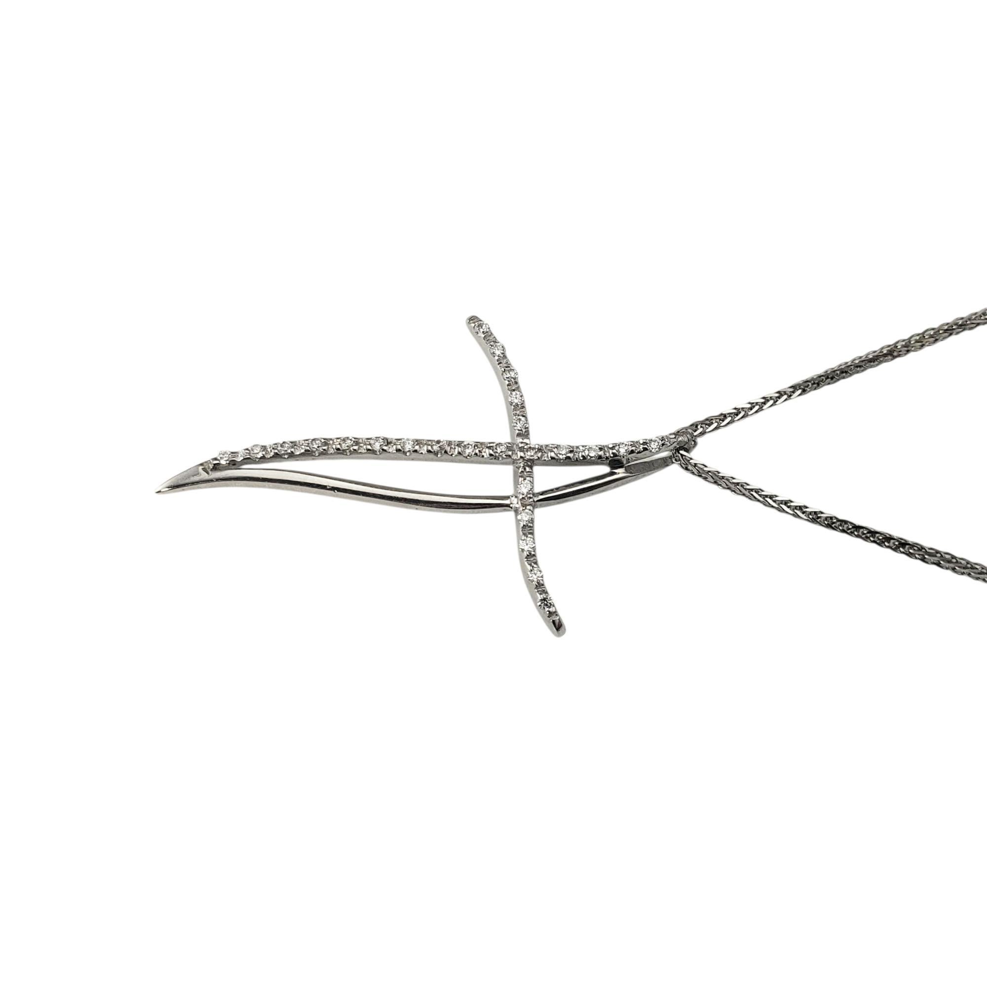 Collana con ciondolo a croce in oro bianco 18 carati e pietre chiare #22220 in vendita 2