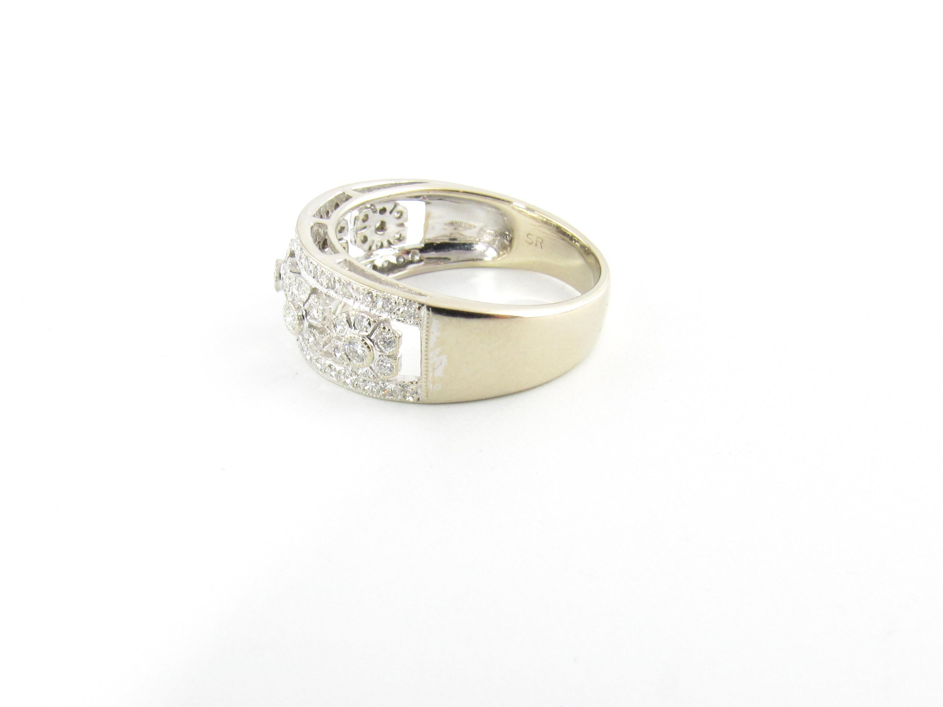 Vieille bague en or blanc 18 carats avec diamant

Ce bracelet étincelant présente 72 diamants ronds de taille brillante sertis dans un superbe motif floral. Magnifiquement détaillé en or blanc 18K. Largeur : 8 mm. Tige : 4 mm.

Poids total