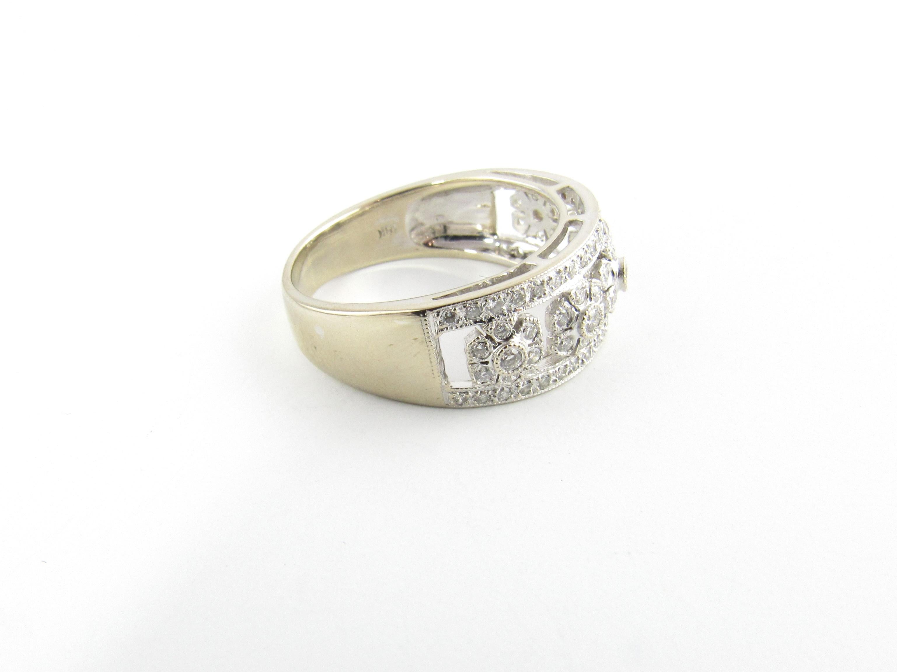 18 Karat White Gold and Diamond Band Ring In Good Condition For Sale In Washington Depot, CT