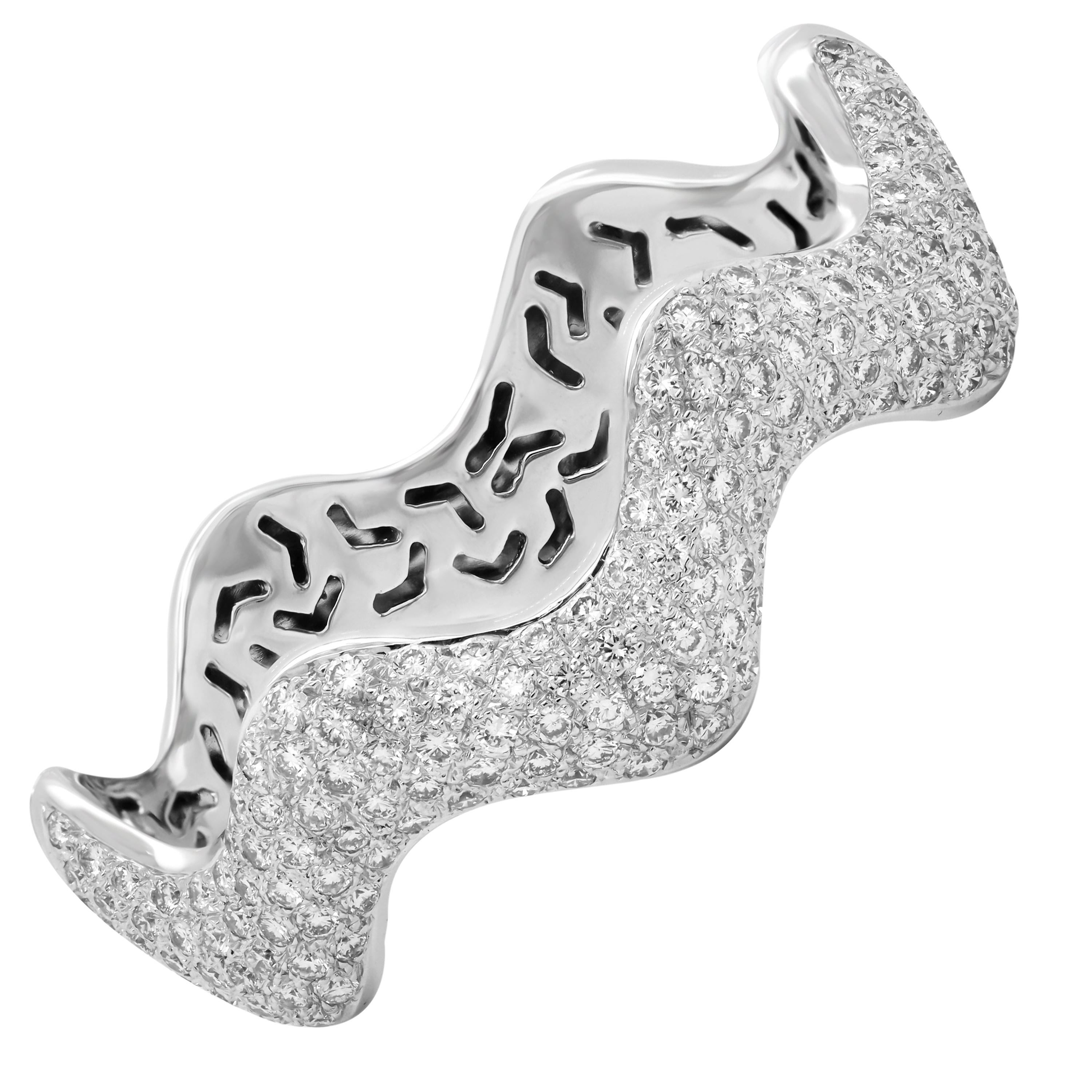 Bracelet manchette jonc en or blanc 18 carats et diamants en vente