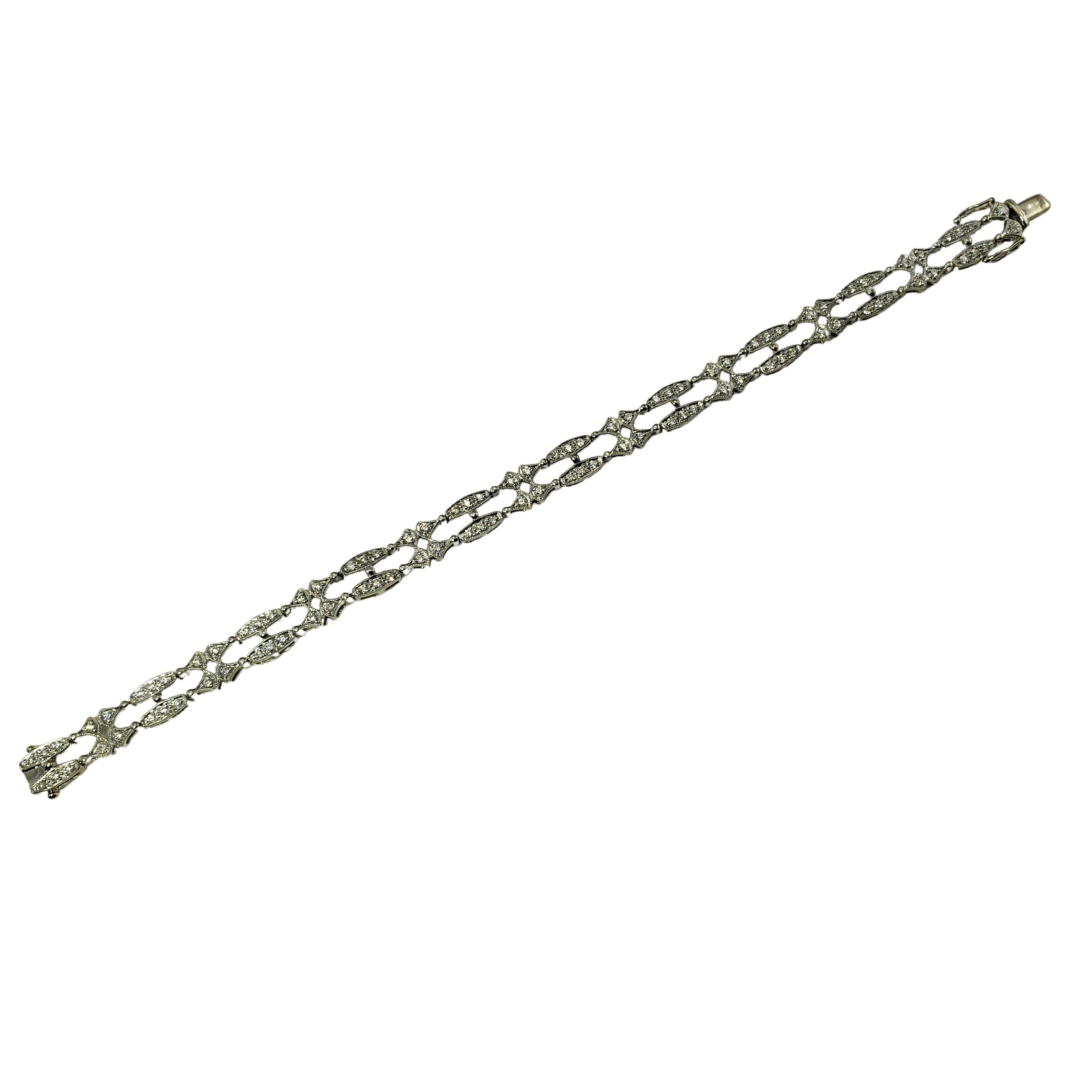 18 Karat White Gold and Diamond Bracelet In Good Condition For Sale In Washington Depot, CT